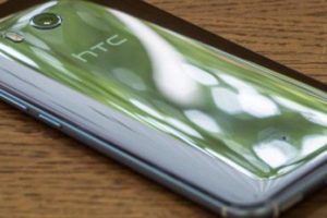 HTC U11+ display 6 6GB di RAM IP68