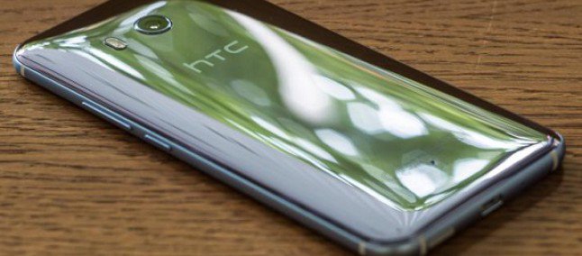 HTC U11+ display 6 6GB di RAM IP68