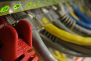 Ethernet un insieme di tecnologie che permette la trasmissione dati