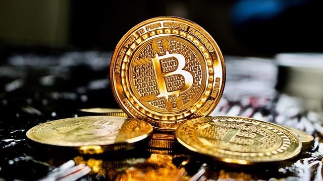 Una criptomoneta deve potere essere scambiata con soldi veri
