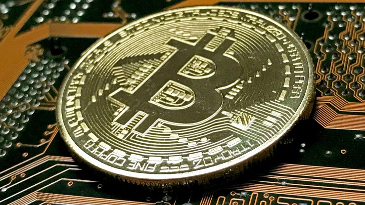 Bitcoin crolla sotto 8000 dollari la criptovaluta perde valore
