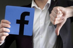 Facebook arriva il tasto non mi piace per i commenti