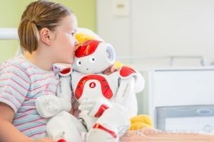 Robot da compagnia per assistere bambini e anziani