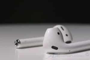 Apple AirPods nuovo modello con la ricarica wireless