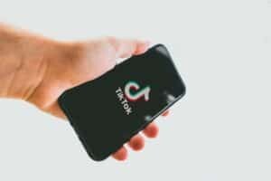 Anonymous contro TikTok: App di spionaggio Cinese