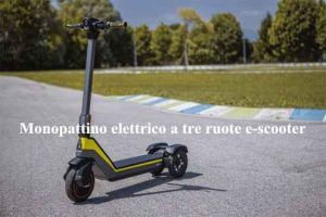 Monopattino elettrico a tre ruote e-scooter con più sicurezza