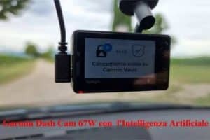 Garmin Dash Cam 67W con l'Intelligenza Artificiale