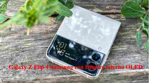 Galaxy Z Flip 4 Samsung con Display esterno OLED